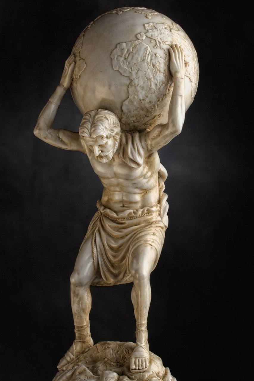 Statuo de Atlaso portanta la globon