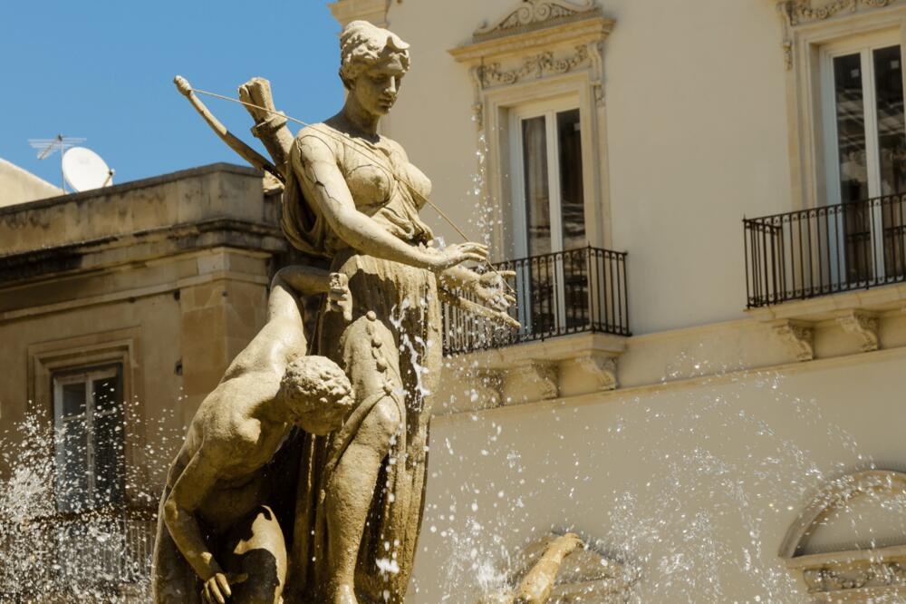 Statuo de Diano la ĉasa diino