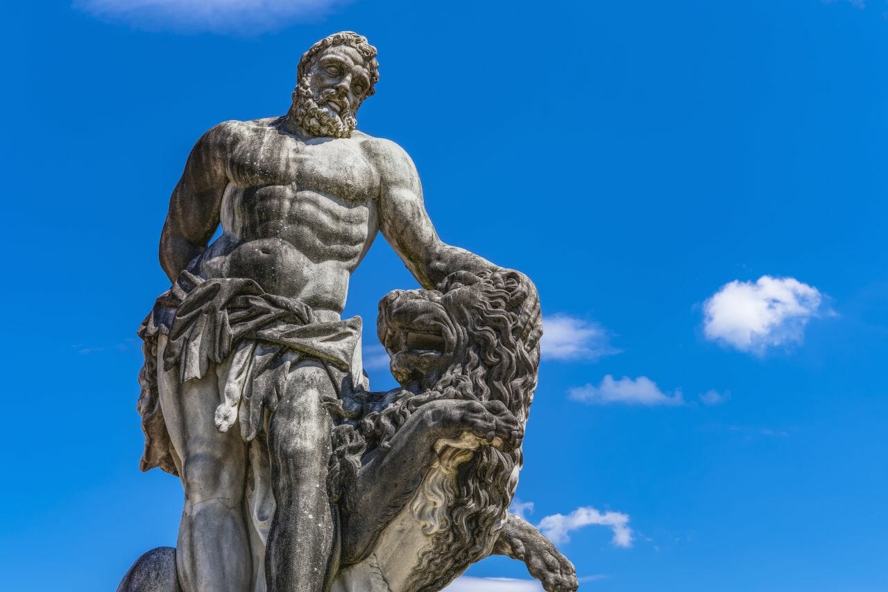 Herkulo kontraŭ Aĥilo: La Junaj Herooj de la Romia kaj Greka Mitologioj