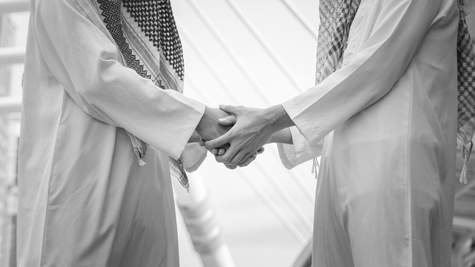 Arabo kontraŭ Perso: Rakonto pri Du Similaj sed Malsamaj Etnoj