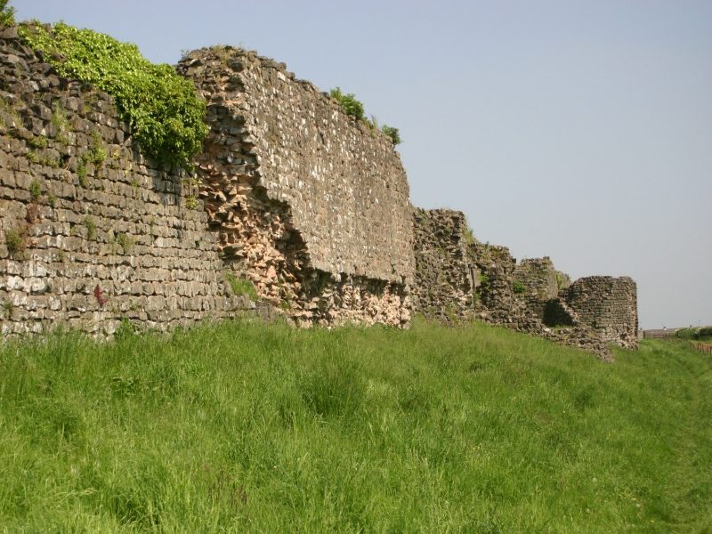 Romia urbomuro de Venta Silurum (Caerwent, Kimrio)