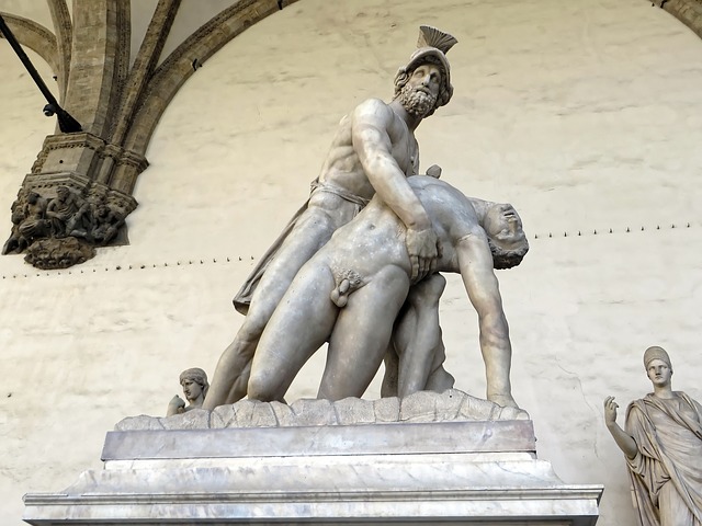 Kiu Mortigis Patroklon? La Murdo de Dia Amanto