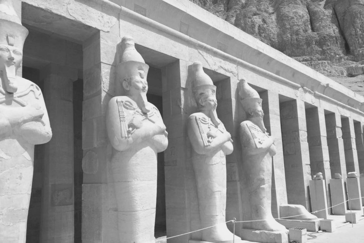 Deir el-Bahari: Malkaŝado de la Sekretoj de la Mortotemplo de Reĝino Hatŝepsuto