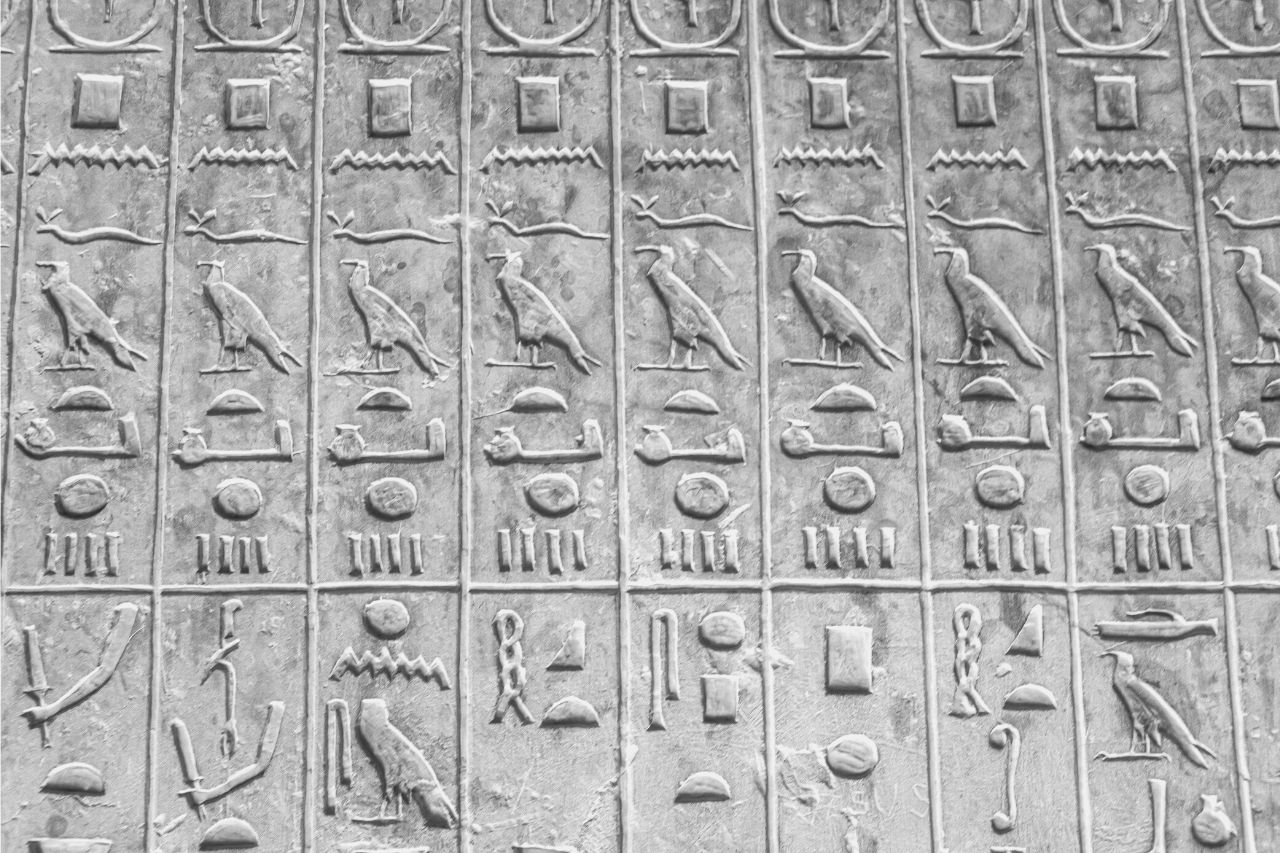 Imhotepo: Gvidado de Egipto per Grandega Saĝeco kaj Eminento