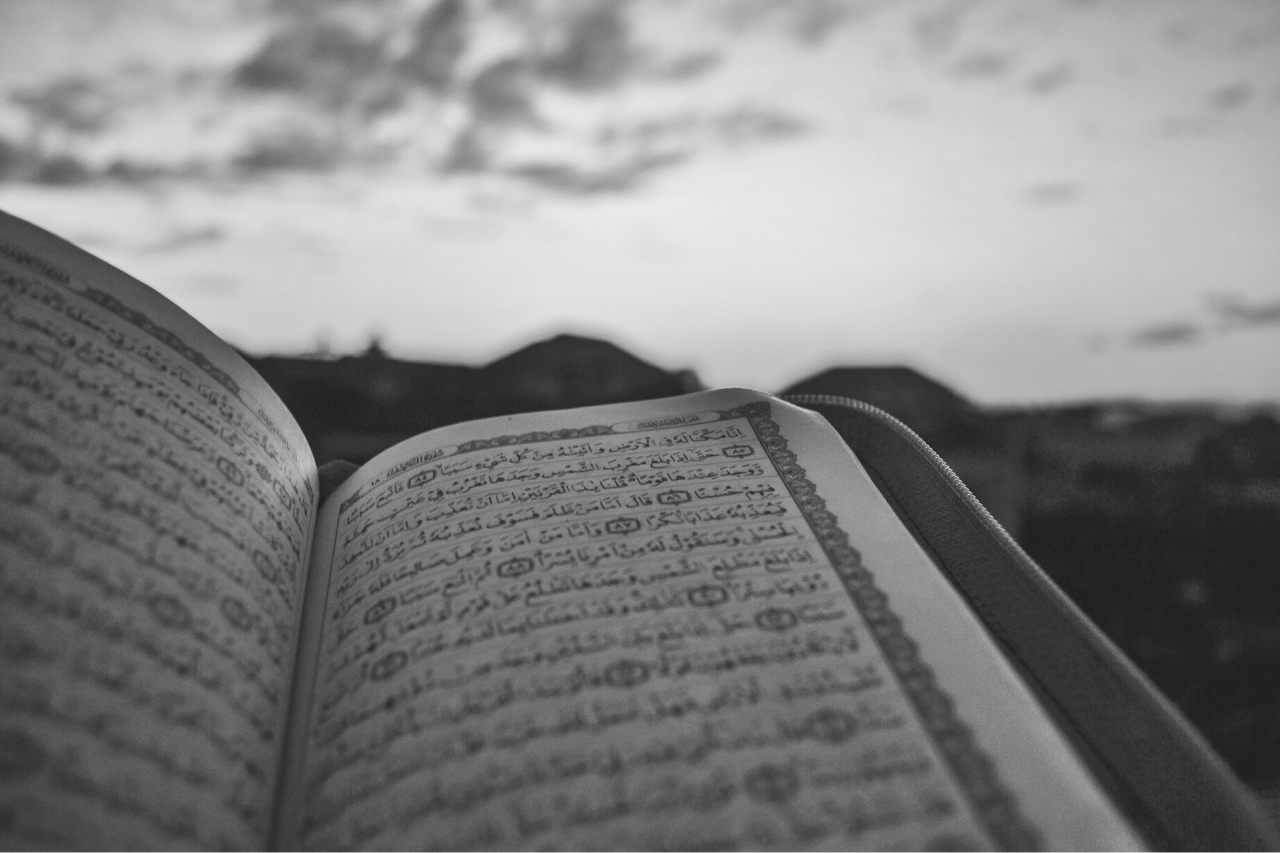 La Revelacio de la Korano kaj Kiel Ĝi Formis la Bazajn Kredojn de Islamo