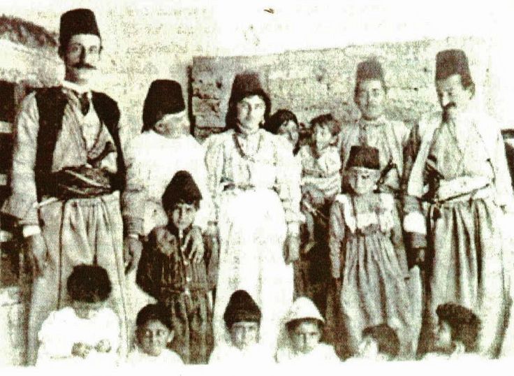 Nestoriaj kristanoj el la vilaĝo Kuĉanis en la regiono Hakari