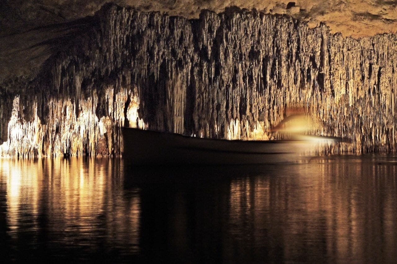 La Potamooj estis river-dioj, filoj de Okeano kaj Tetiso