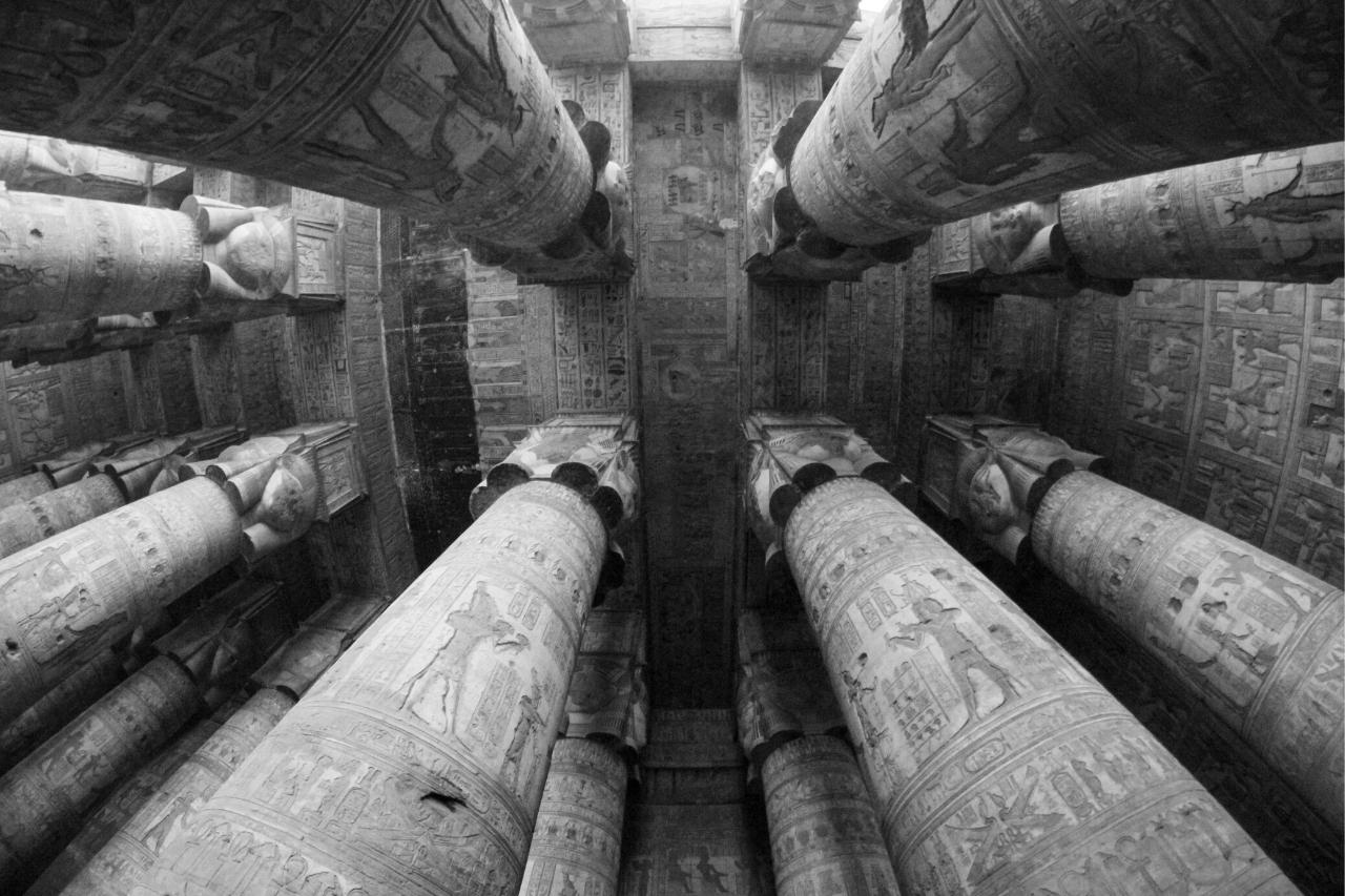 Templo de Dendera: La Granda Domo de la Diino Hathor